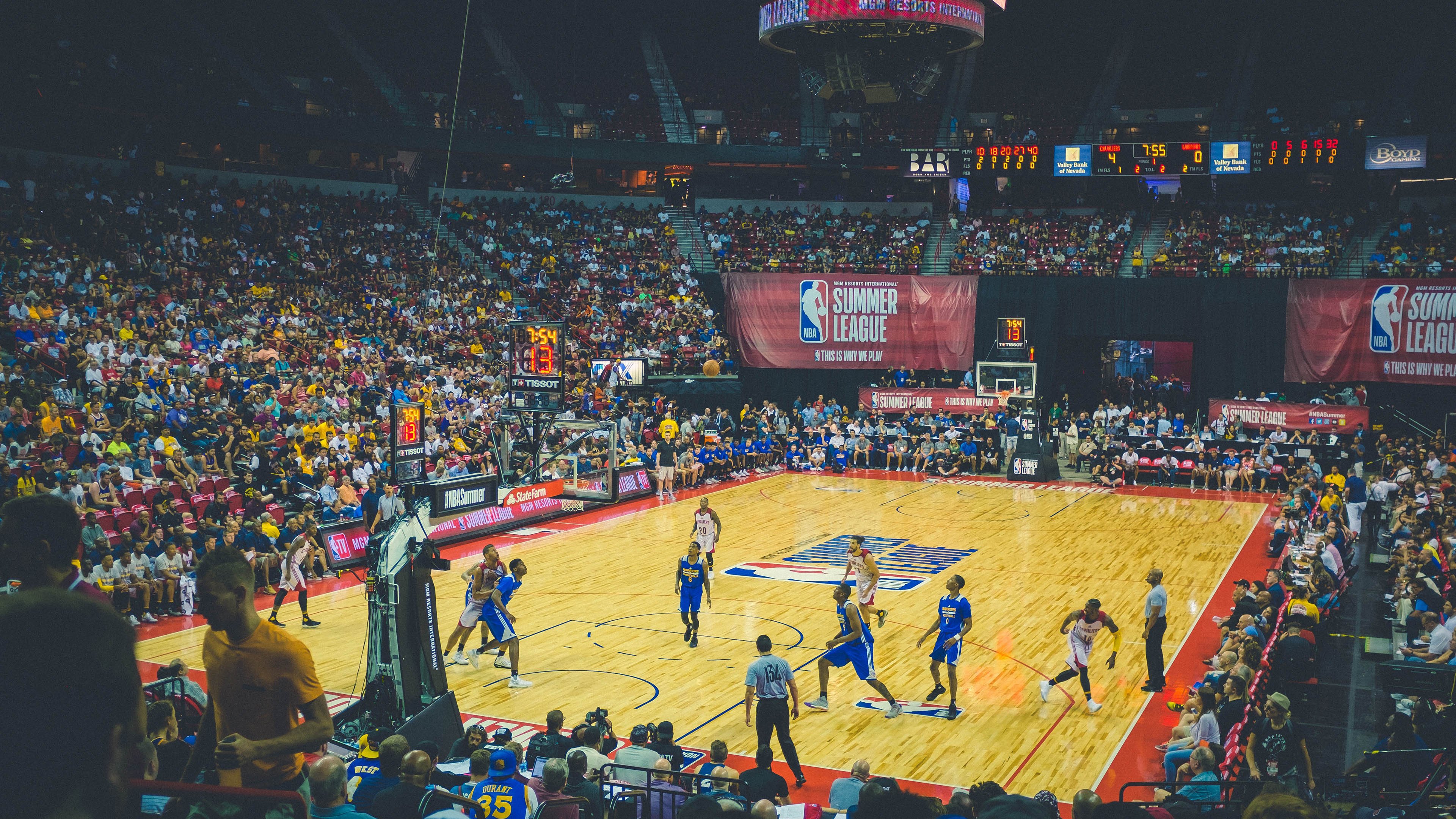 CBA球队公开训练课现场爆满球迷热情点燃全场氛围，cba训练视频